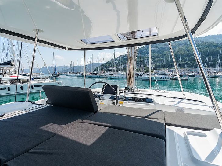 BIG CUCUNCIO Lagoon 46 - flybridge BIG CUCUNCIO Lagoon 46 - flybridge
