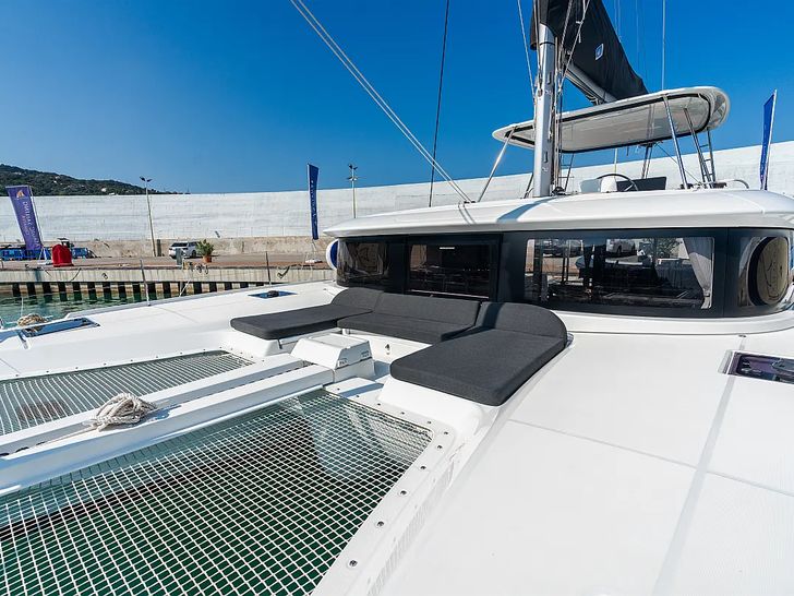 BIG CUCUNCIO Lagoon 46 - foredeck seating and net trampolines BIG CUCUNCIO Lagoon 46 - foredeck seating and net trampolines