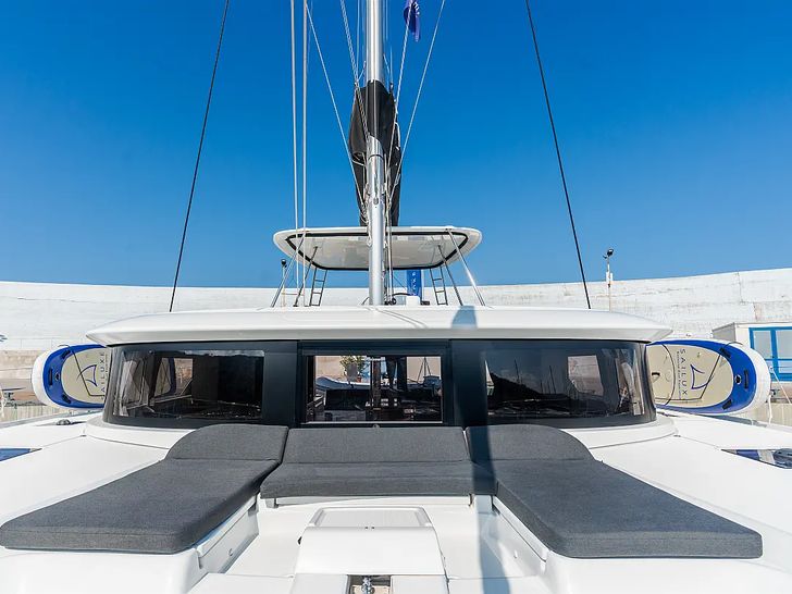 BIG CUCUNCIO Lagoon 46 - foredeck BIG CUCUNCIO Lagoon 46 - foredeck