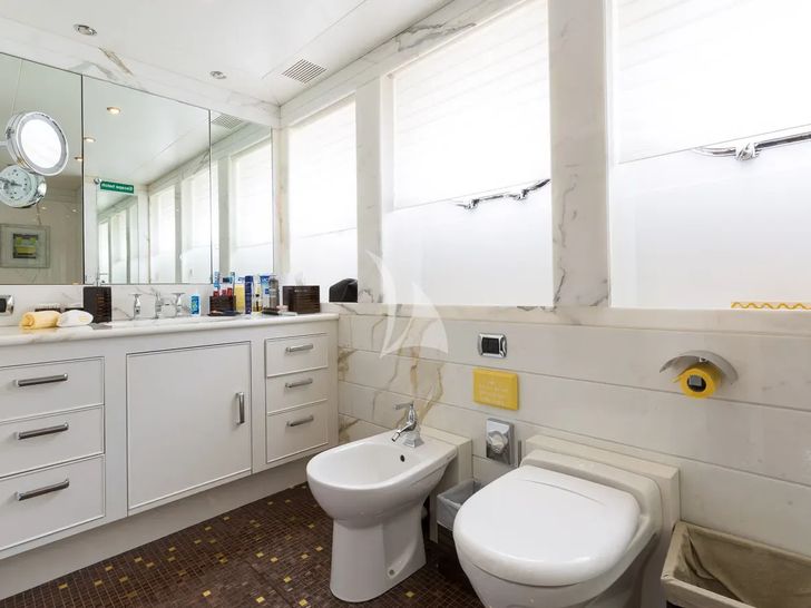BINA Mondomarine 140 - VIP cabin 2 bathroom BINA Mondomarine 140 - VIP cabin 2 bathroom
