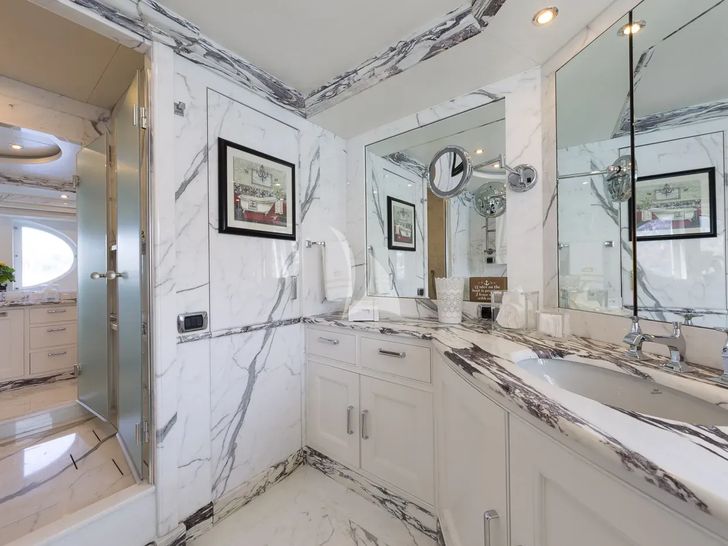 BINA Mondomarine 140 - master cabin bathroom BINA Mondomarine 140 - master cabin bathroom