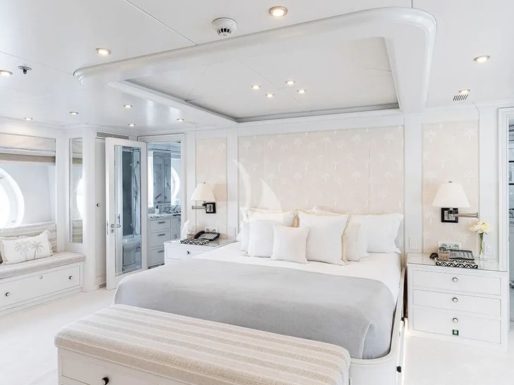 BINA Mondomarine 140 - master cabin BINA Mondomarine 140 - master cabin
