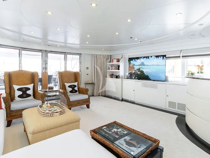BINA Mondomarine 140 - sky deck lounge TV BINA Mondomarine 140 - sky deck lounge TV