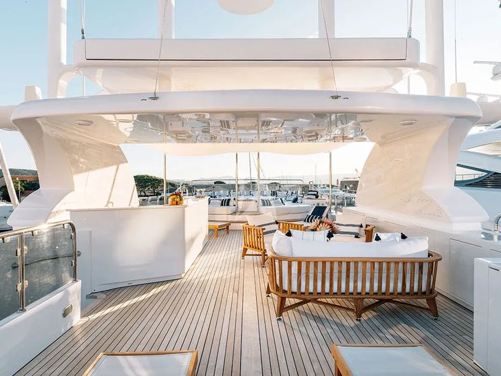 BINA Mondomarine 140 - sun deck lounge and bar BINA Mondomarine 140 - sun deck lounge and bar