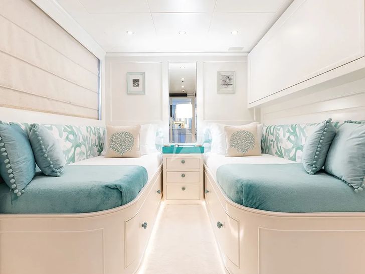 BINA Mondomarine 140 - twin cabin 1 BINA Mondomarine 140 - twin cabin 1