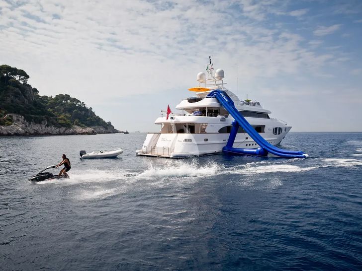BINA Mondomarine 140 - water activities BINA Mondomarine 140 - water activities