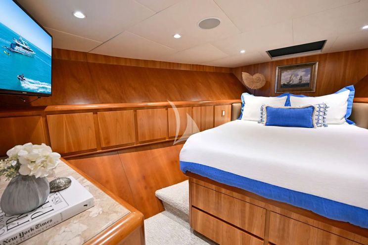 Charter Yacht BIRDY - Broward 110 - 4 Cabins - Nassau - Exumas - Bahamas