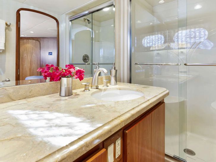 BIRDY Broward 110 - VIP cabin bathroom BIRDY Broward 110 - VIP cabin bathroom