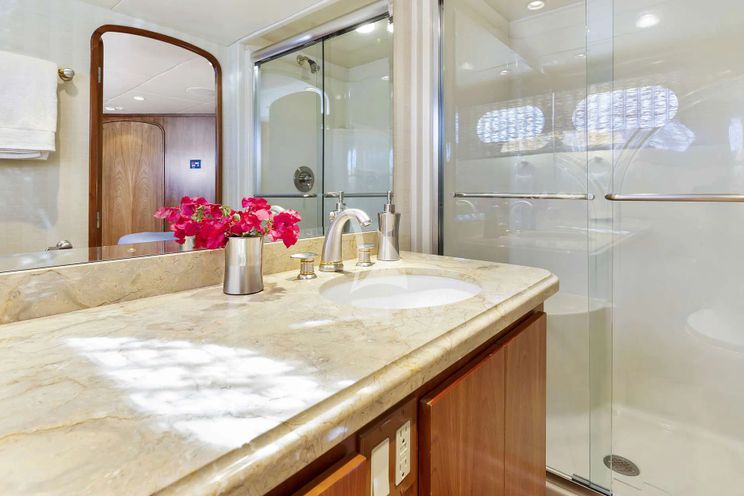 Charter Yacht BIRDY - Broward 110 - 4 Cabins - Nassau - Exumas - Bahamas