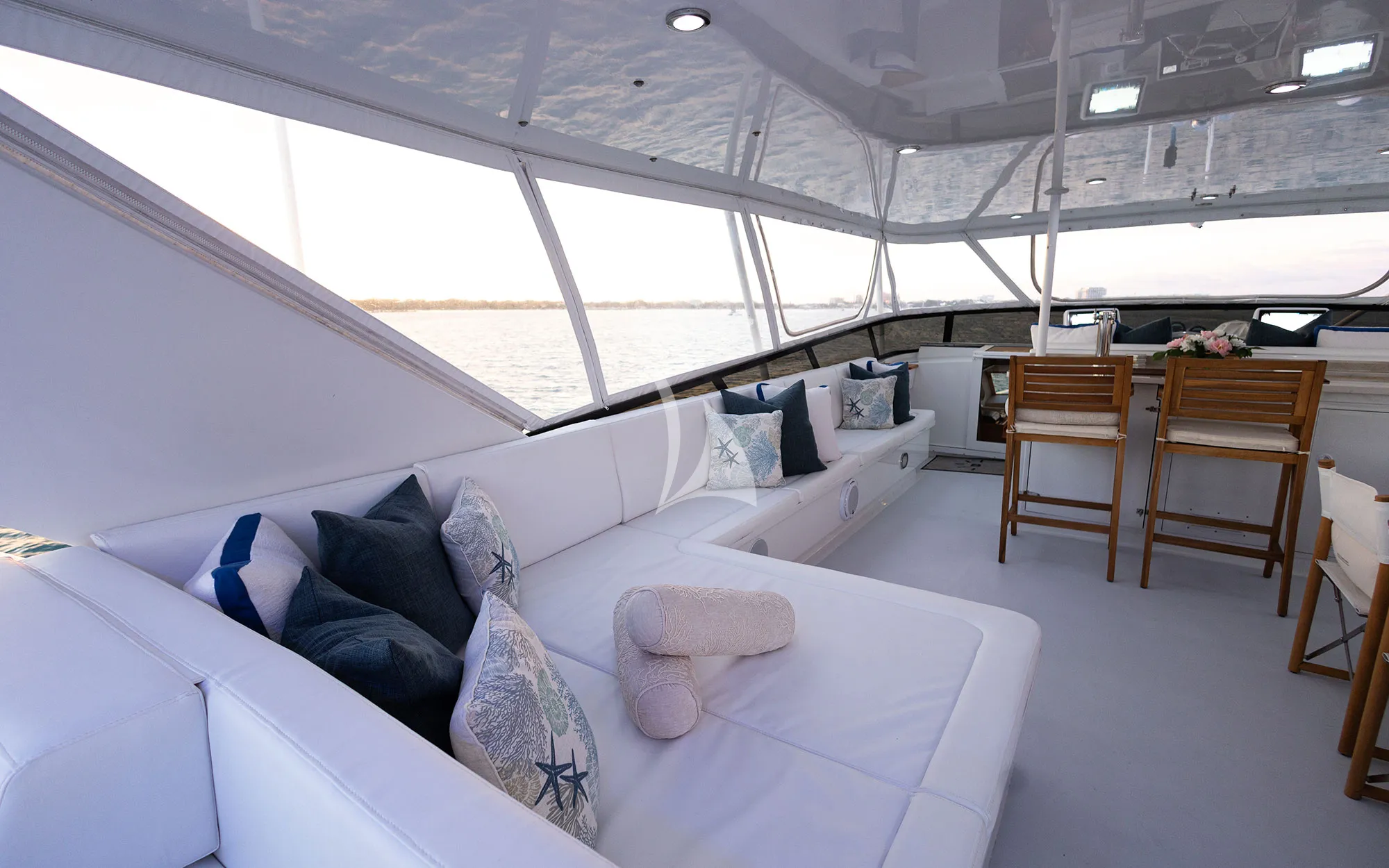 Charter Yacht BIRDY - Broward 110 - 4 Cabins - Nassau - Exumas - Bahamas