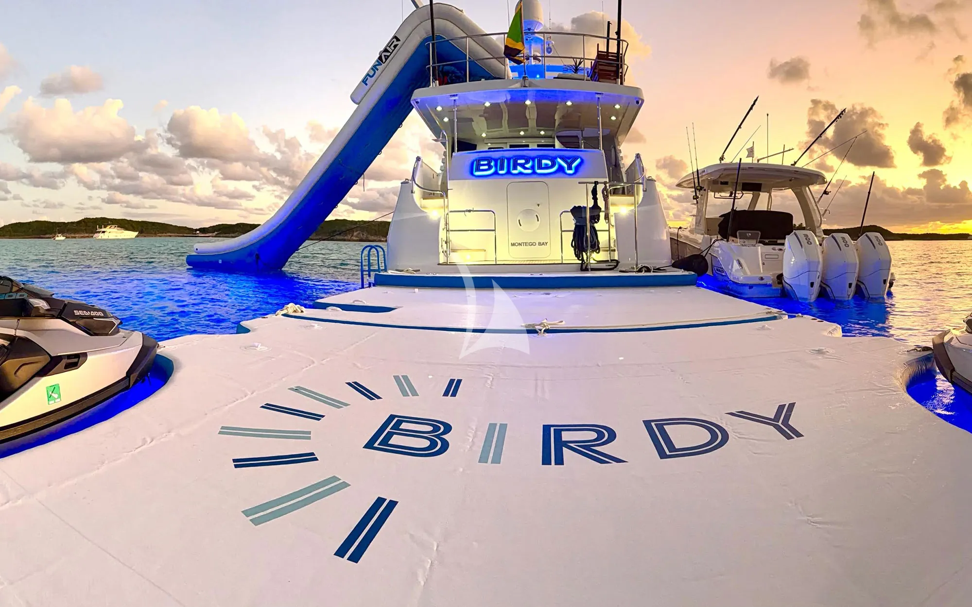 Charter Yacht BIRDY - Broward 110 - 4 Cabins - Nassau - Exumas - Bahamas