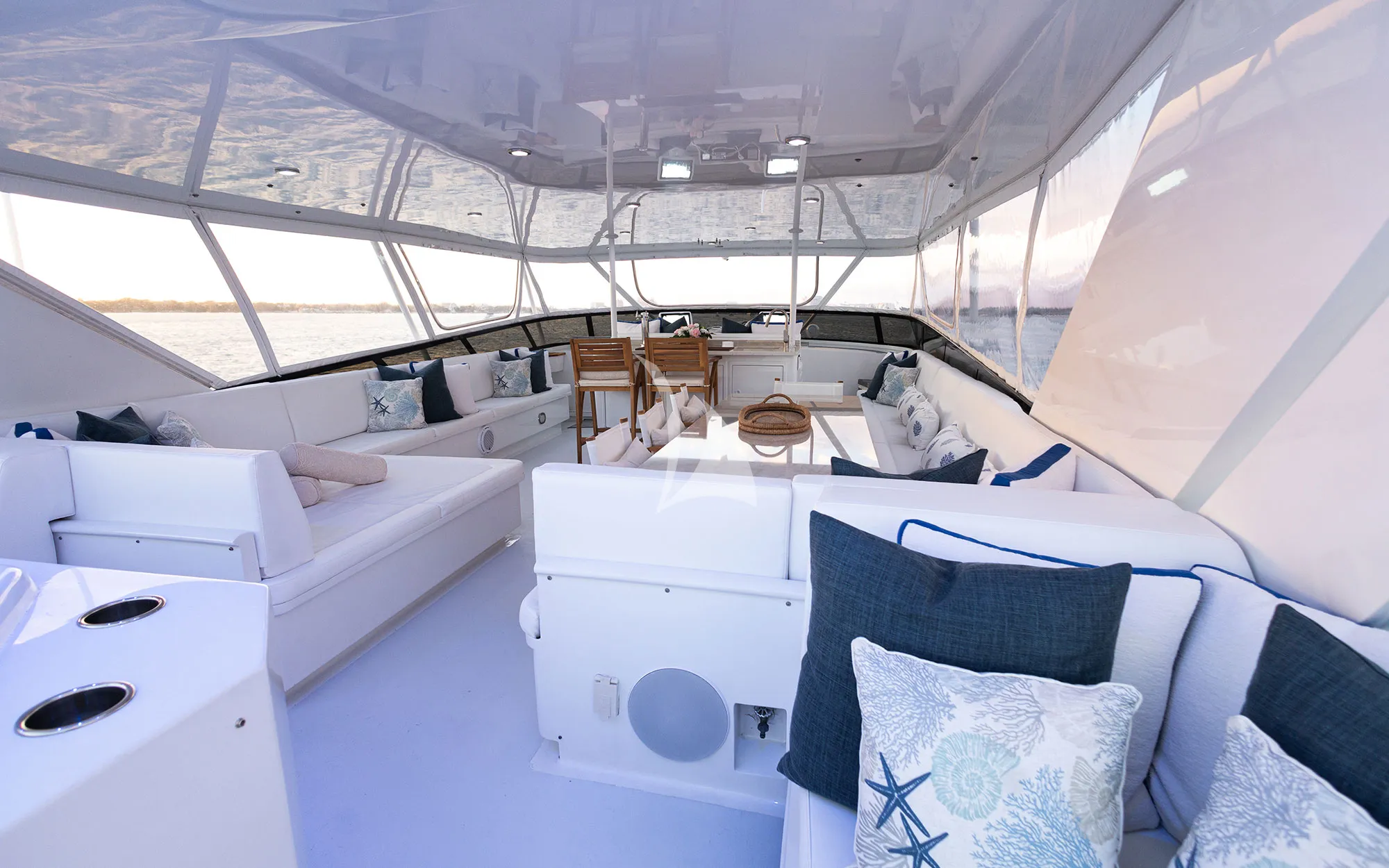 Charter Yacht BIRDY - Broward 110 - 4 Cabins - Nassau - Exumas - Bahamas