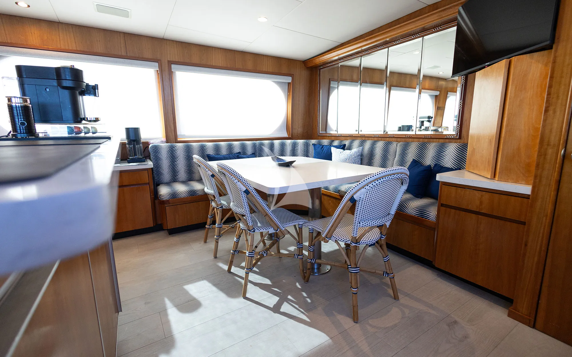 Charter Yacht BIRDY - Broward 110 - 4 Cabins - Nassau - Exumas - Bahamas
