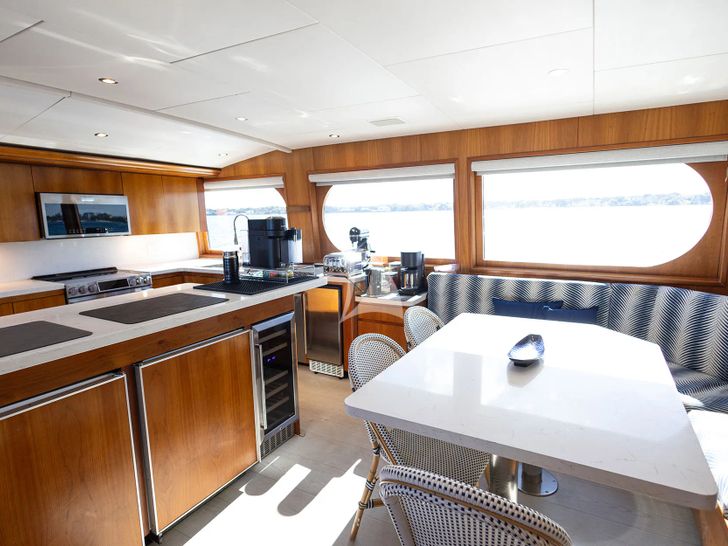 BIRDY Broward 110 - galley with country style dining BIRDY Broward 110 - galley with country style dining