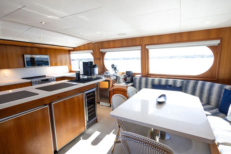 Charter Yacht BIRDY - Broward 110 - 4 Cabins - Nassau - Exumas - Bahamas