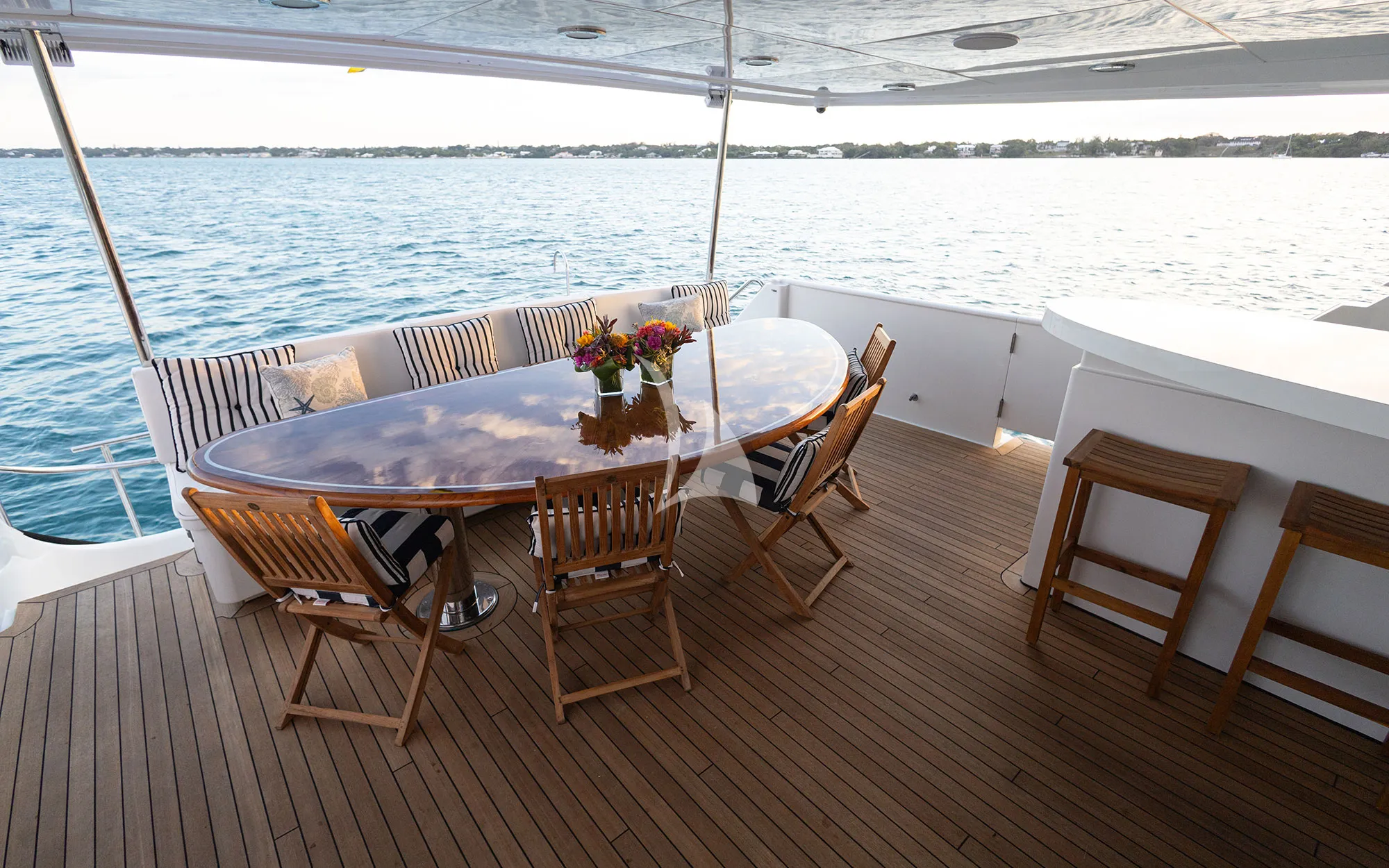 Charter Yacht BIRDY - Broward 110 - 4 Cabins - Nassau - Exumas - Bahamas