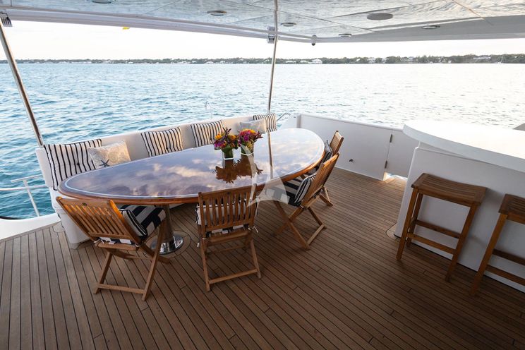 Charter Yacht BIRDY - Broward 110 - 4 Cabins - Nassau - Exumas - Bahamas