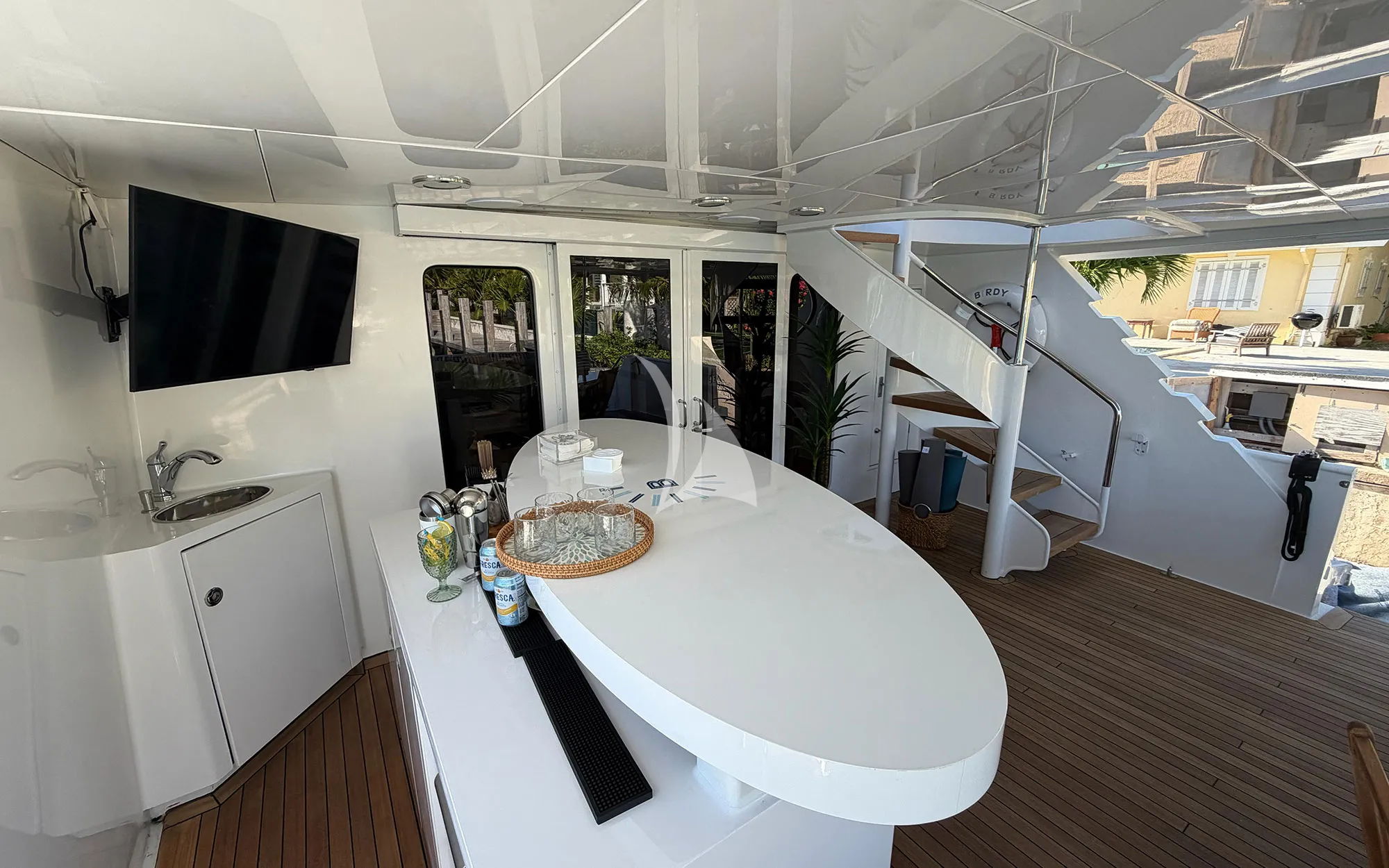 Charter Yacht BIRDY - Broward 110 - 4 Cabins - Nassau - Exumas - Bahamas