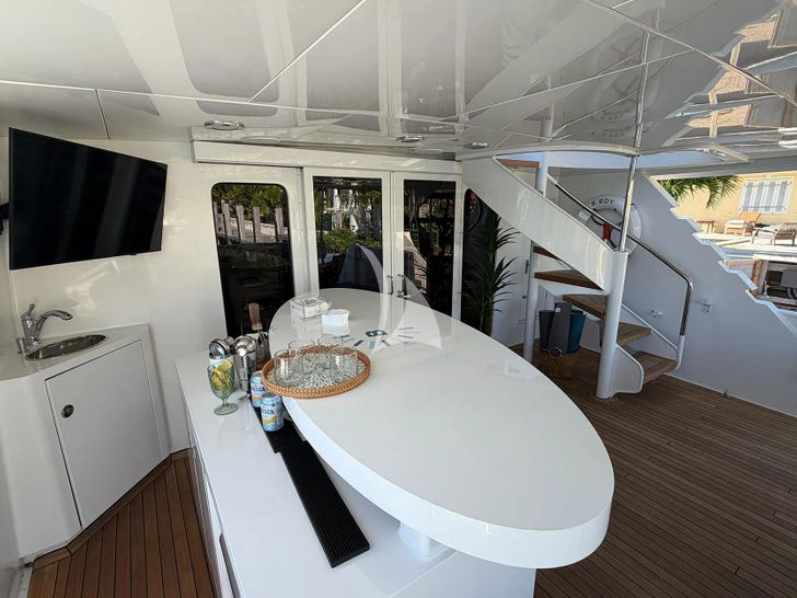 BIRDY Broward 110 - main aft deck bar BIRDY Broward 110 - main aft deck bar