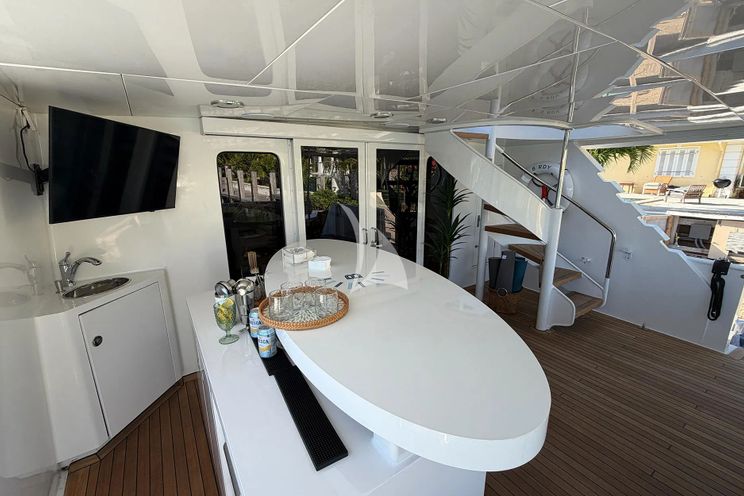 Charter Yacht BIRDY - Broward 110 - 4 Cabins - Nassau - Exumas - Bahamas