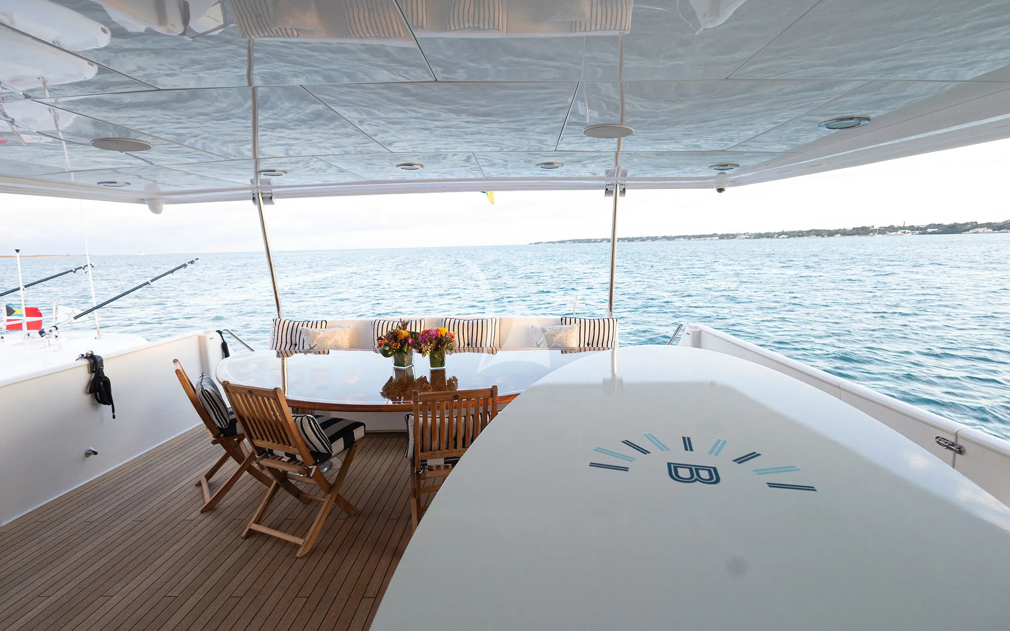 Charter Yacht BIRDY - Broward 110 - 4 Cabins - Nassau - Exumas - Bahamas