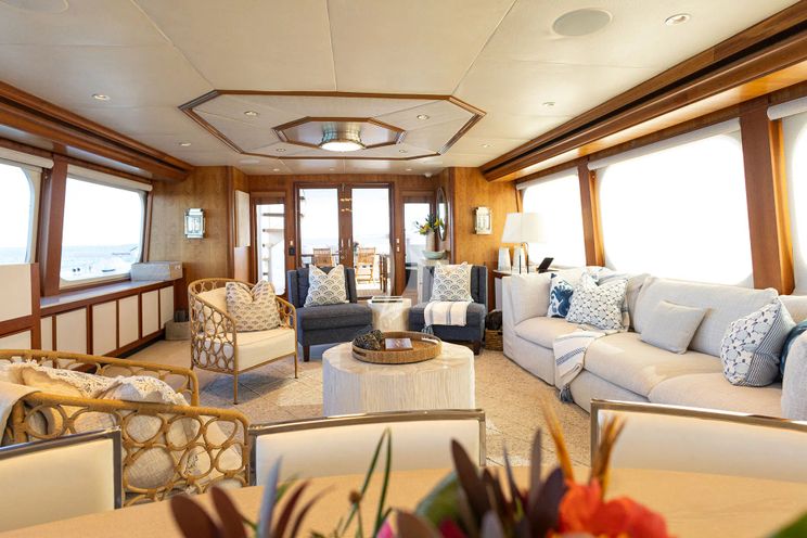 Charter Yacht BIRDY - Broward 110 - 4 Cabins - Nassau - Exumas - Bahamas