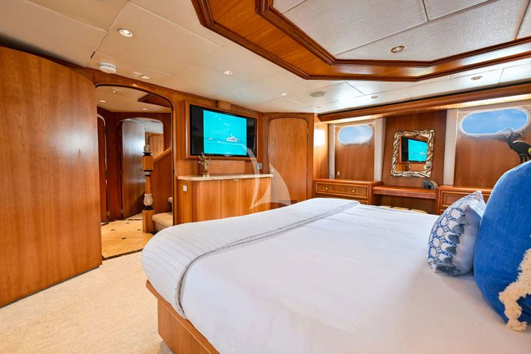 Charter Yacht BIRDY - Broward 110 - 4 Cabins - Nassau - Exumas - Bahamas