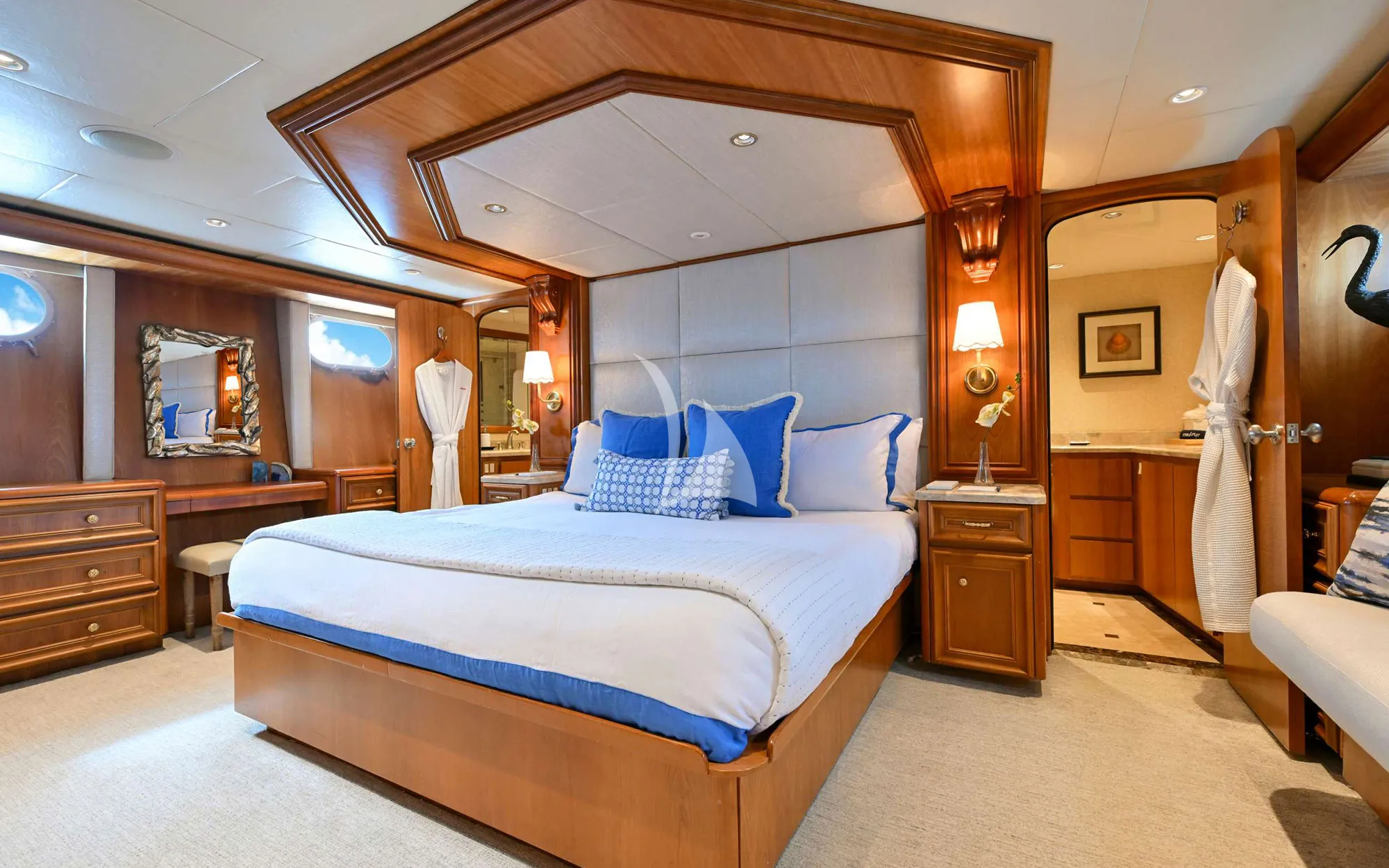 Charter Yacht BIRDY - Broward 110 - 4 Cabins - Nassau - Exumas - Bahamas