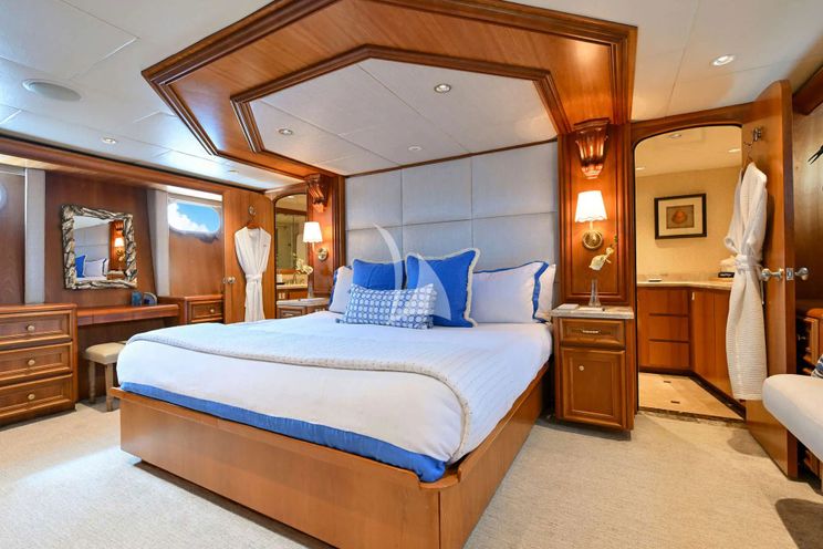 Charter Yacht BIRDY - Broward 110 - 4 Cabins - Nassau - Exumas - Bahamas