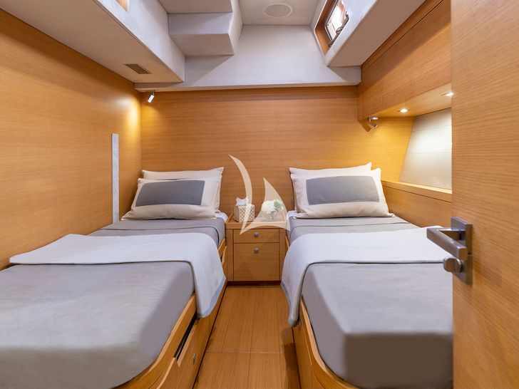 BLACK LION Perini Navi 30m - twin cabin 1 BLACK LION Perini Navi 30m - twin cabin 1