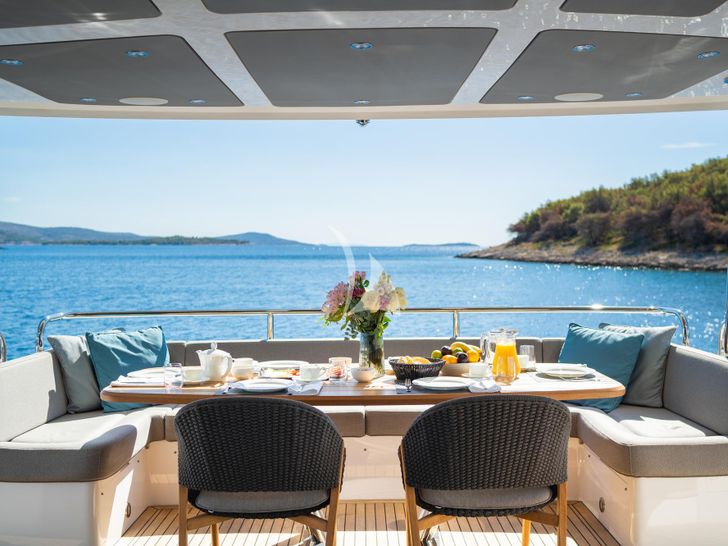 BLACK MAMBA Sunseeker 86 Yacht - alfresco dining area BLACK MAMBA Sunseeker 86 Yacht - alfresco dining area