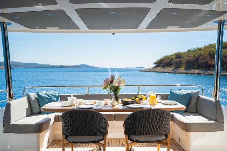 Charter Yacht BLACK MAMBA - Sunseeker 86 Yacht - 4 Cabins - Skradin - Split - Dubrovnik - Hvar - Croatia