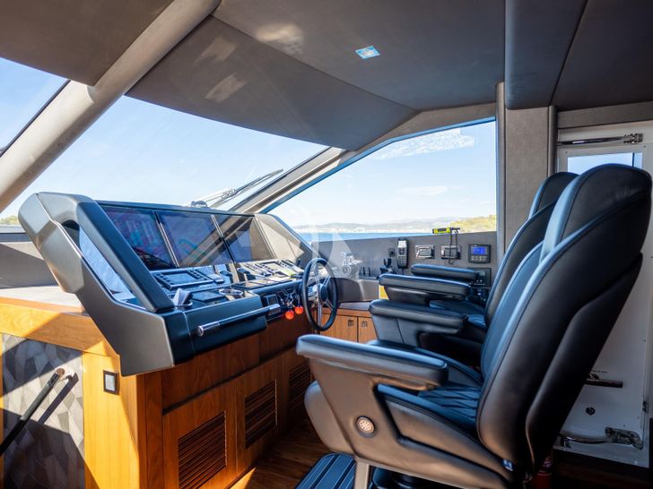 BLACK MAMBA Sunseeker 86 Yacht - cockpit close up BLACK MAMBA Sunseeker 86 Yacht - cockpit close up