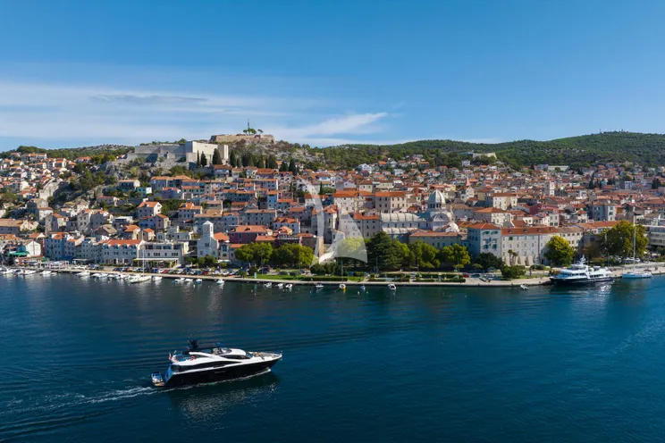 Charter Yacht BLACK MAMBA - Sunseeker 86 Yacht - 4 Cabins - Skradin - Split - Dubrovnik - Hvar - Croatia