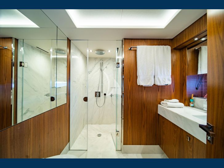 BLACK MAMBA Sunseeker 86 Yacht master cabin bathroom
