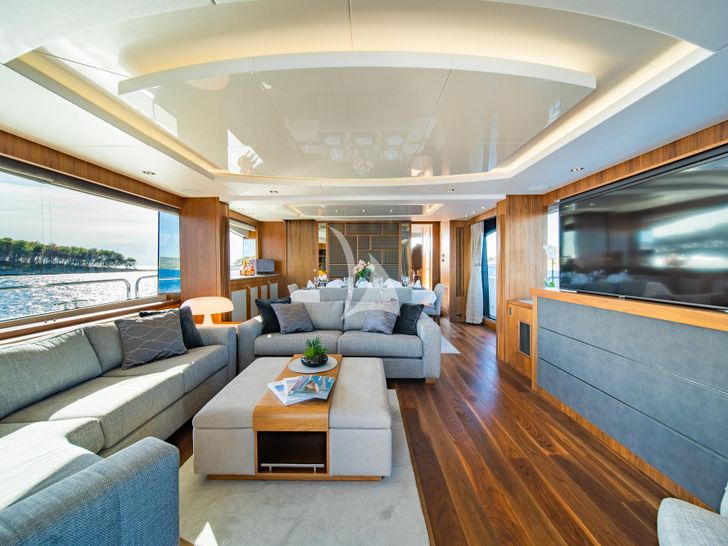 BLACK MAMBA Sunseeker 86 Yacht - saloon seating with LED TV BLACK MAMBA Sunseeker 86 Yacht - saloon seating with LED TV