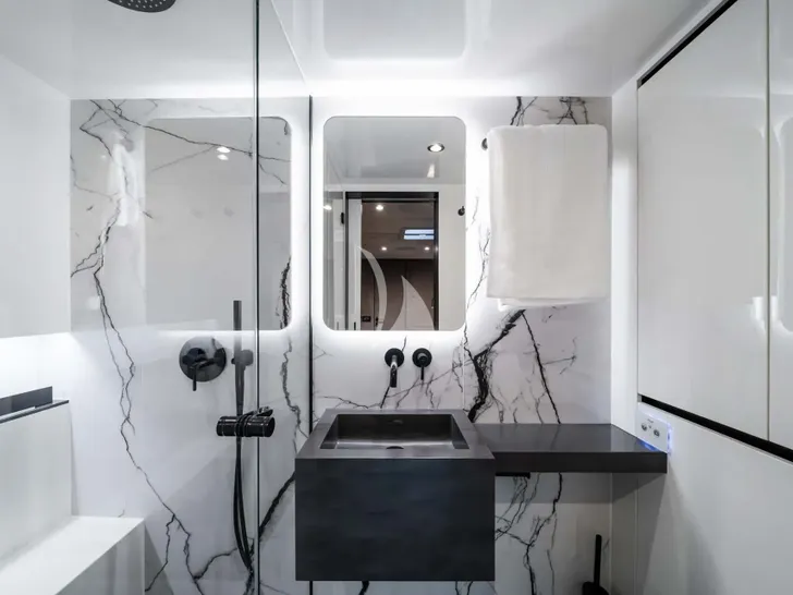 BLACK RAPTOR Sunreef 60 - master cabin bathroom BLACK RAPTOR Sunreef 60 - master cabin bathroom