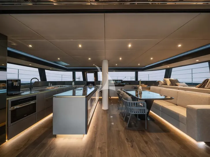 BLACK RAPTOR Sunreef 60 - saloon BLACK RAPTOR Sunreef 60 - saloon