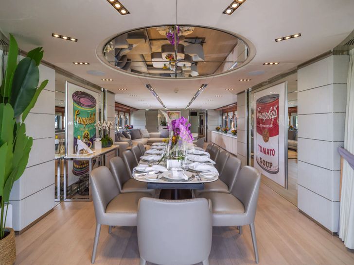 BLISS Heesen 44m - main dining area BLISS Heesen 44m - main dining area