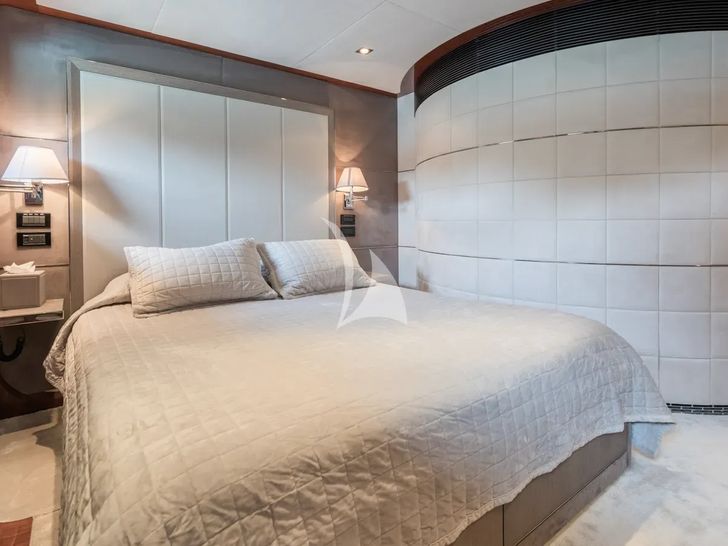 BLISS Heesen 44m - VIP cabin 1 BLISS Heesen 44m - VIP cabin 1