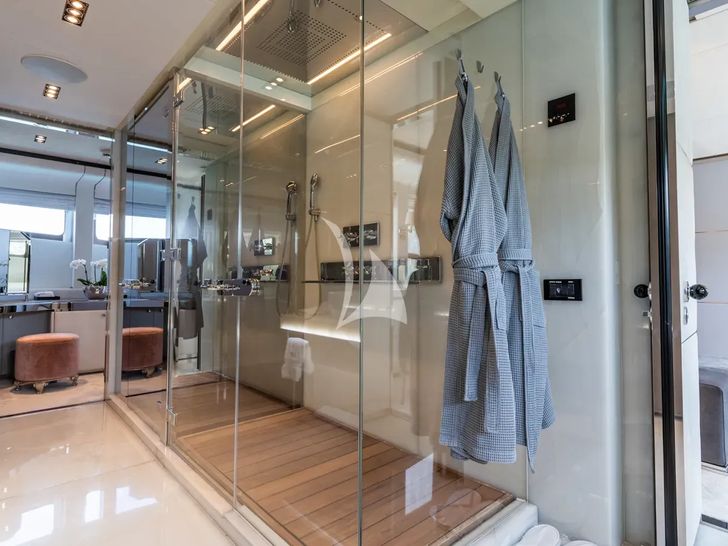 BLISS Heesen 44m - master cabin bathroom BLISS Heesen 44m - master cabin bathroom