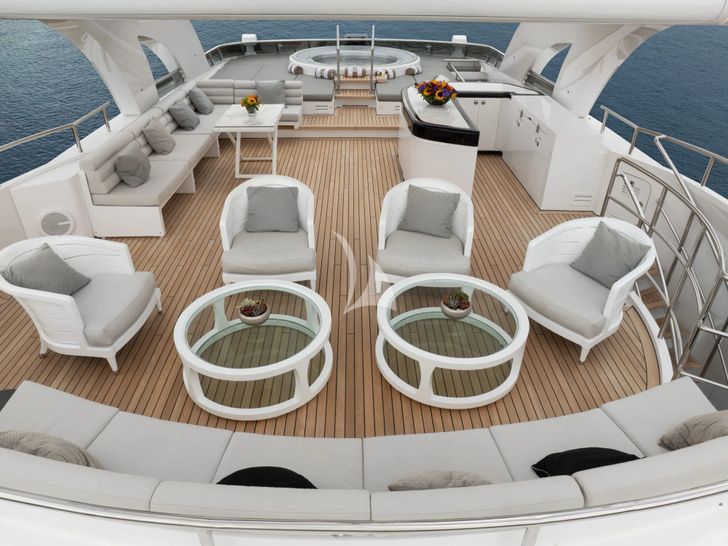 BLISS Heesen 44m - sun deck seating BLISS Heesen 44m - sun deck seating