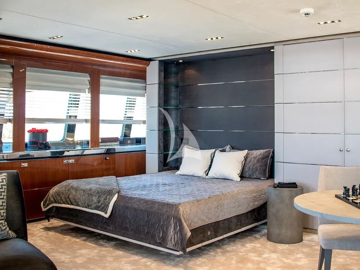 BLISS Heesen 44m - sky lounge converted to a cabin BLISS Heesen 44m - sky lounge converted to a cabin