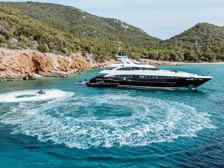 BLISS Heesen 44m - anchored BLISS Heesen 44m - anchored
