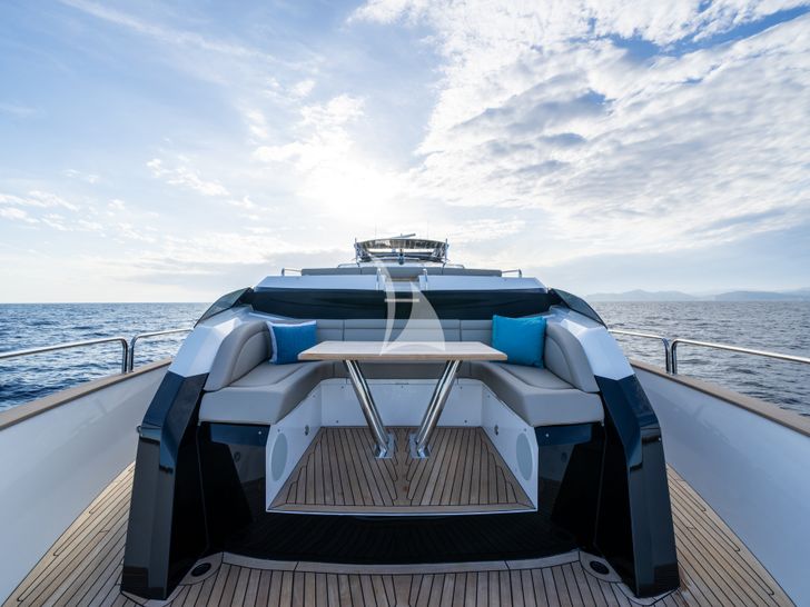 BLUE INFINITY ONE Sunseeker 95 Yacht foredeck lounge BLUE INFINITY ONE Sunseeker 95 Yacht foredeck lounge