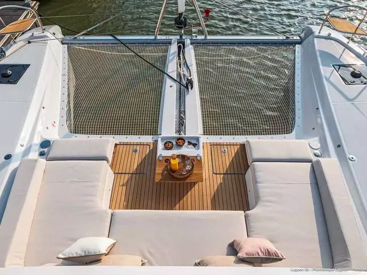 BLUE Lagoon 55 - foredeck BLUE Lagoon 55 - foredeck