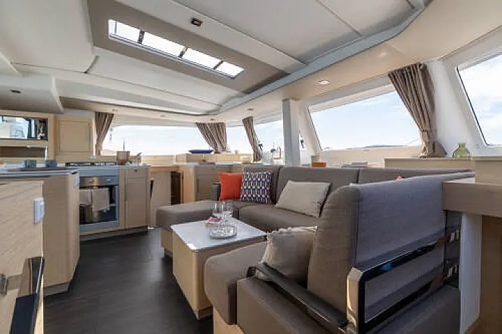 BLUE ARGO Fountaine Pajot New 44 - saloon lounge