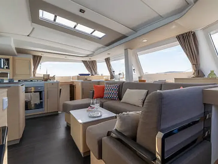 BLUE ARGO Fountaine Pajot New 44 - saloon lounge BLUE ARGO Fountaine Pajot New 44 - saloon lounge