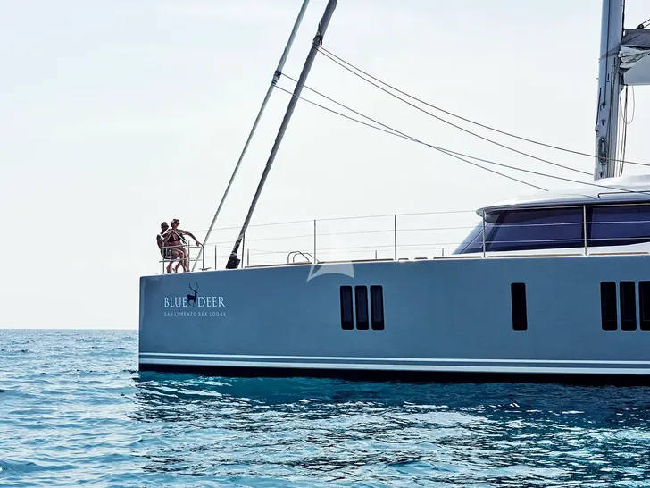 BLUE DEER Sunreef 74 - side hull BLUE DEER Sunreef 74 - side hull