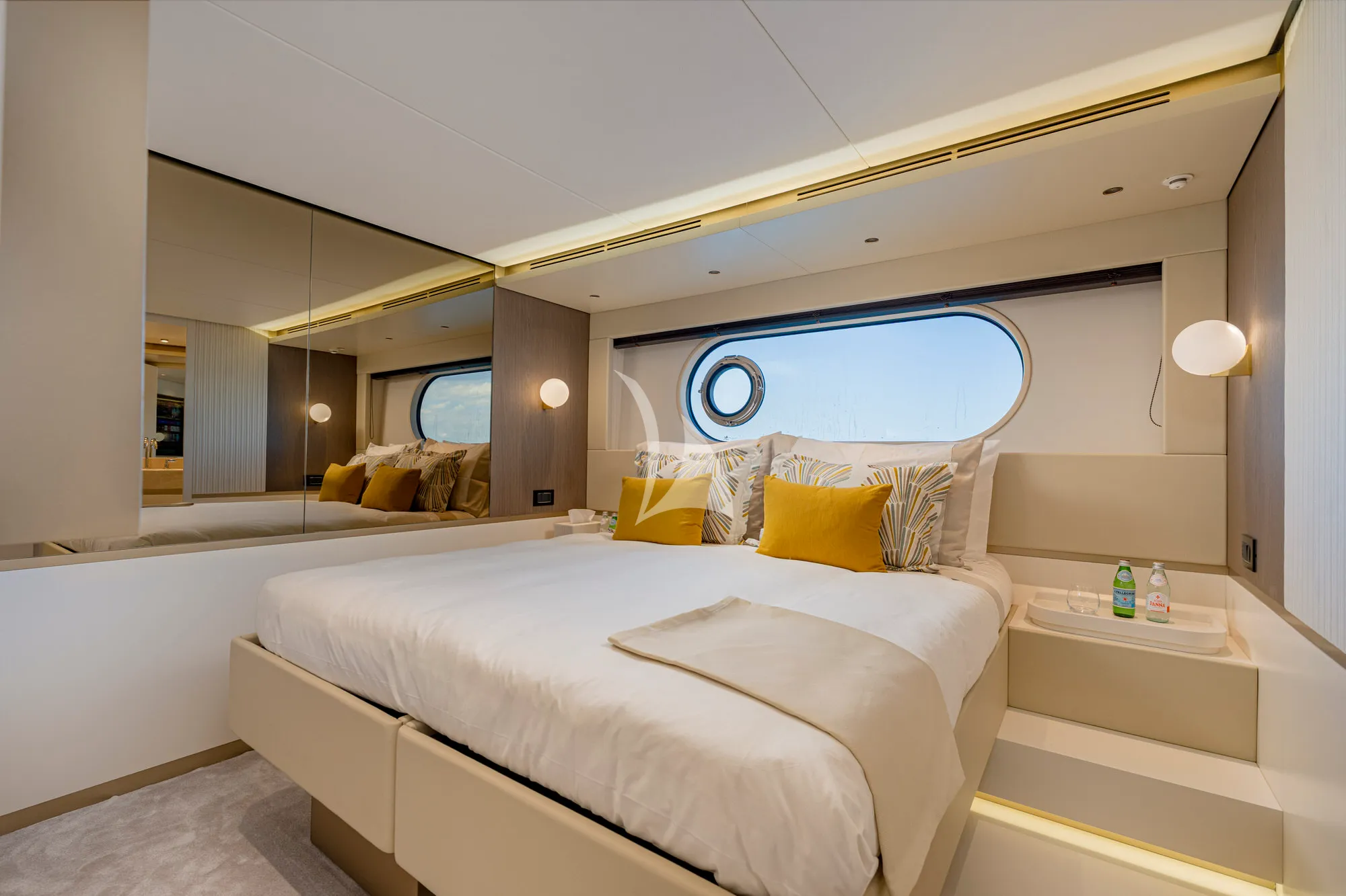 Charter Yacht BLUE EYES - Azimut Magellano 25M - 4 Cabins - Naples - Castellamare di Stabia - Capri - Positano - Amalfi Coast